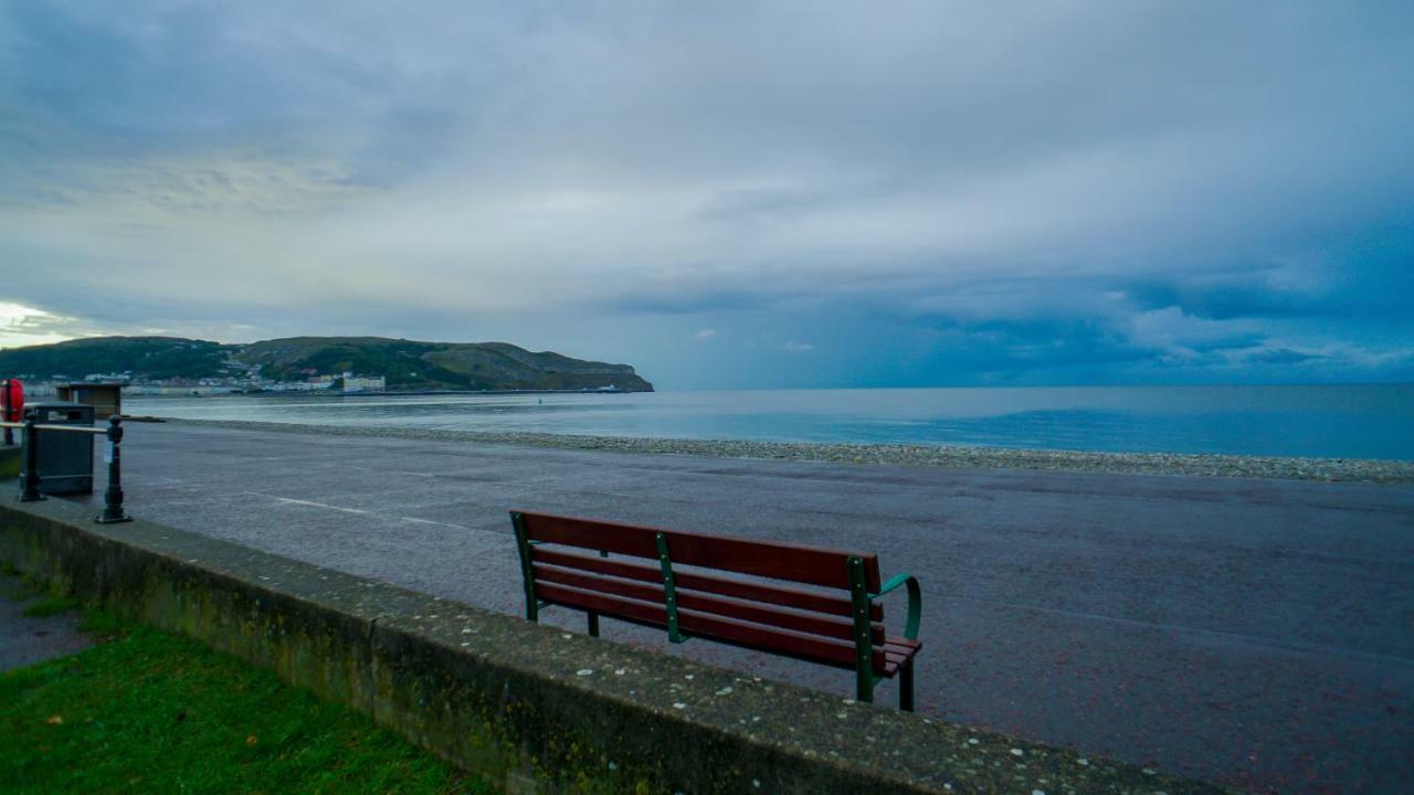 Carmel House Hotell Llandudno Exteriör bild