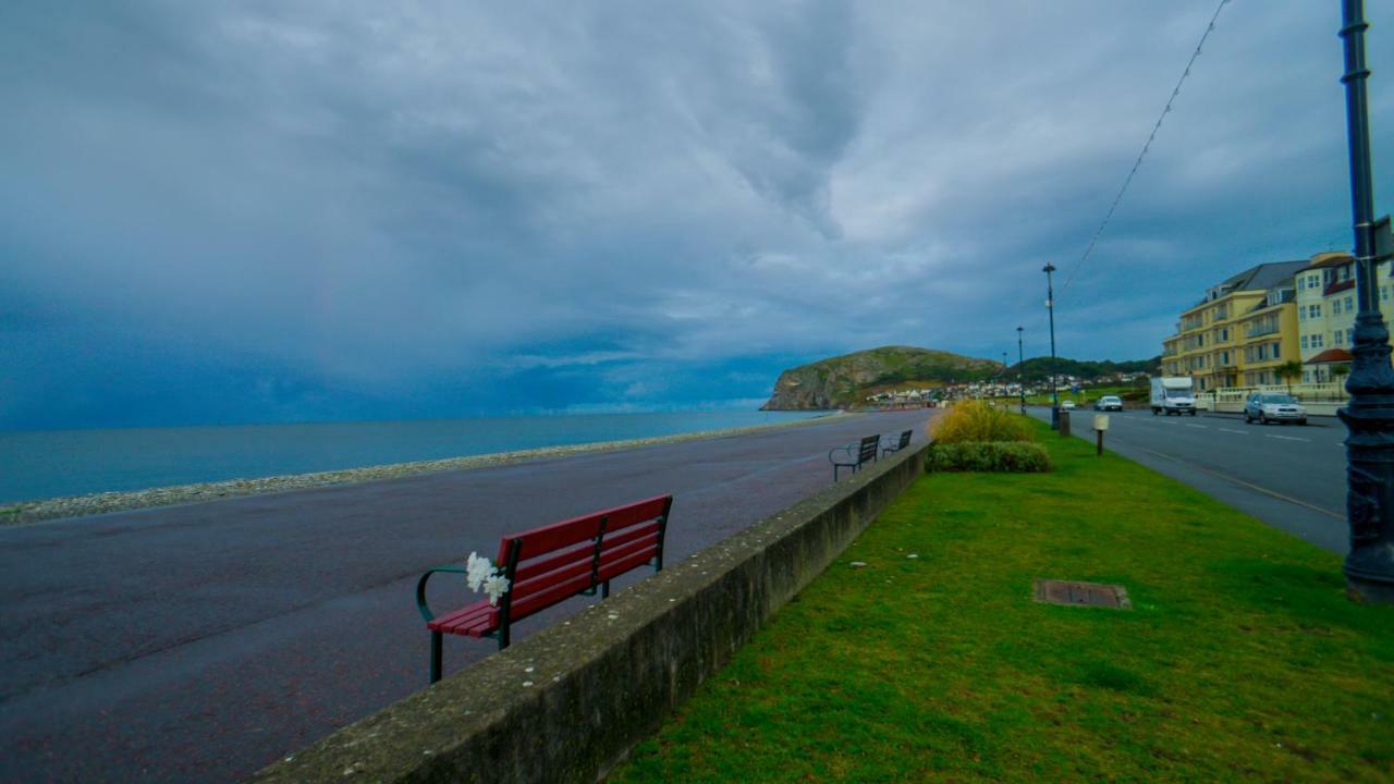 Carmel House Hotell Llandudno Exteriör bild